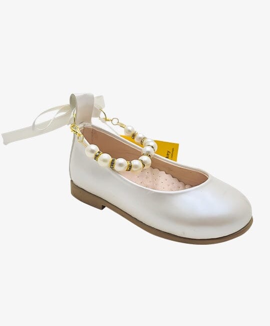 Pearl ballet flats with beaded strap for little girls.