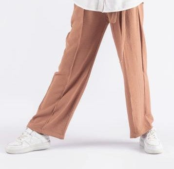Comfortable loose-fit trousers in soft fabric.
