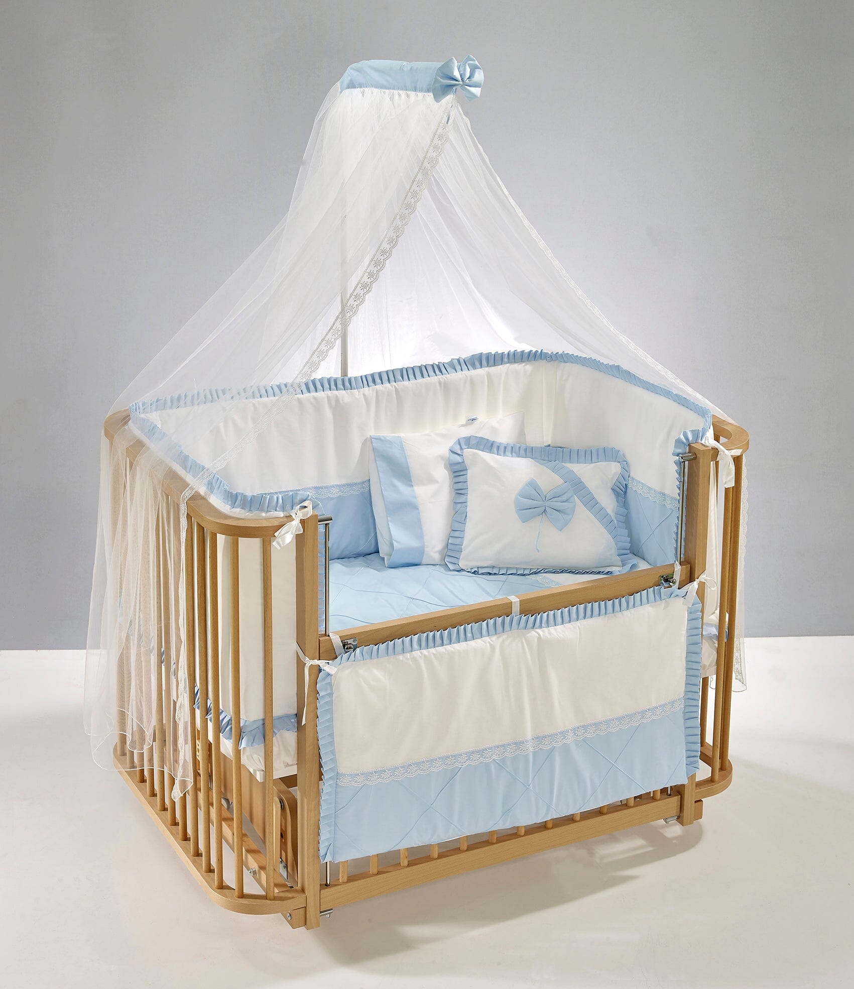 3 levels Mum-Sid Infant Newborn Bed Baby Toddler Crib Bambino Wooden Cradle Set with Wheels Mattress Bedding Textile Mosquito Net and Hanger- Blue & Brown Theme 0-3 years old For Baby Boy General Meltem Smart 